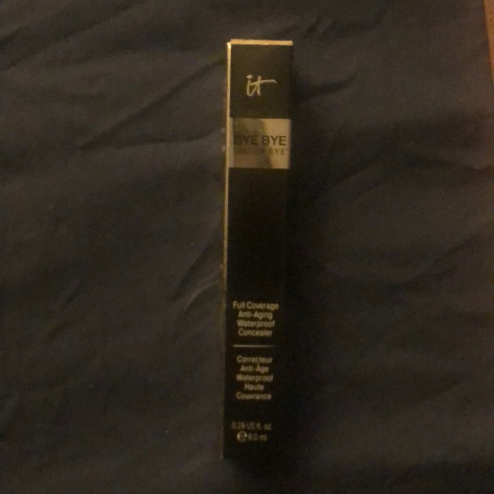 It cosmetics bye bye under eye concealer in light